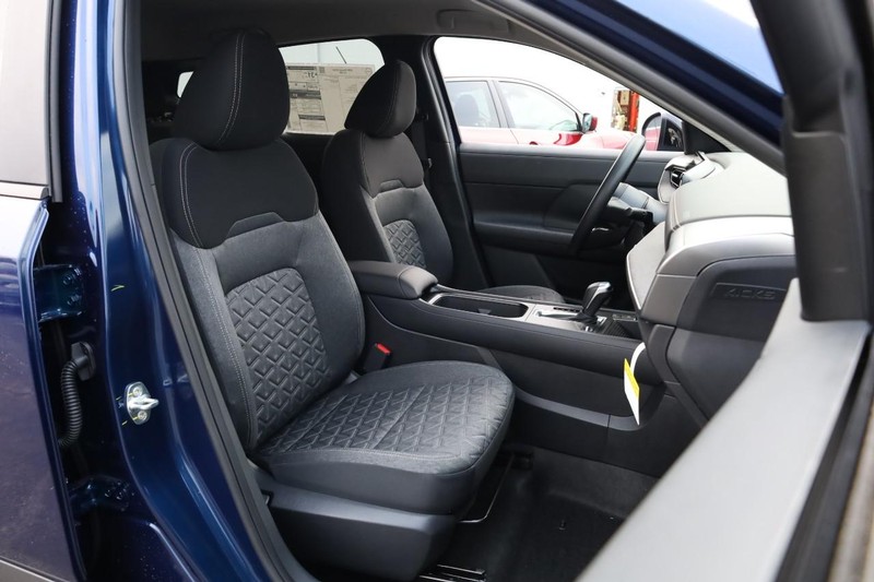 Nissan Kicks Vehicle Image 24