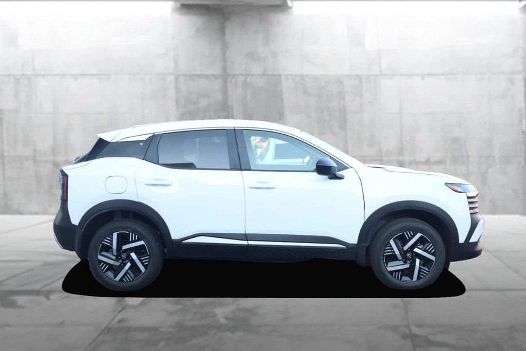 Nissan Kicks Vehicle Image 05