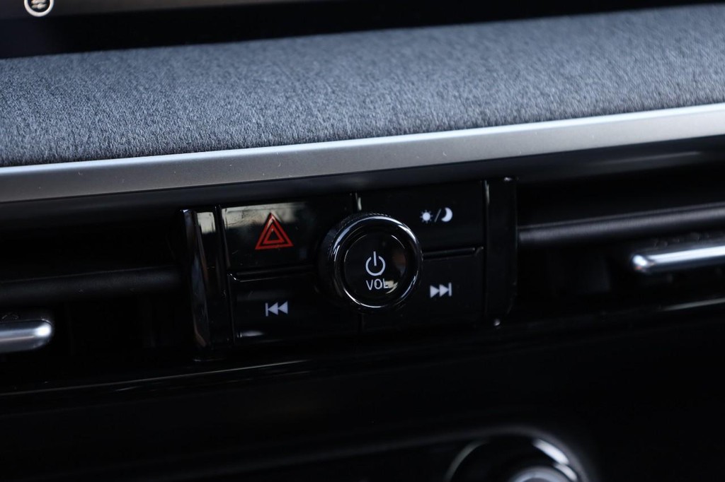 Nissan Kicks Vehicle Image 13