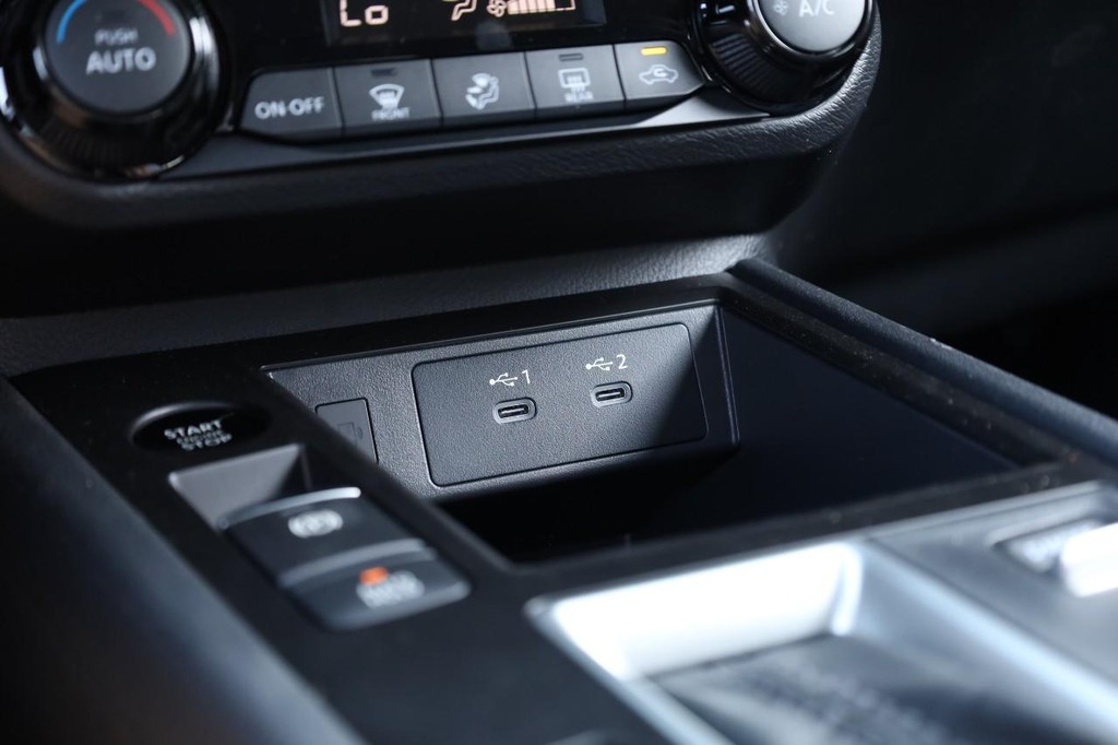 Nissan Kicks Vehicle Image 15