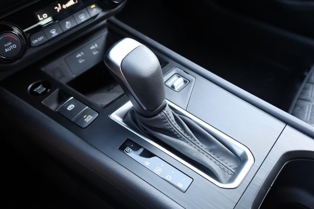 Nissan Kicks Vehicle Image 16