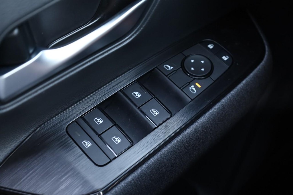 Nissan Kicks Vehicle Image 18