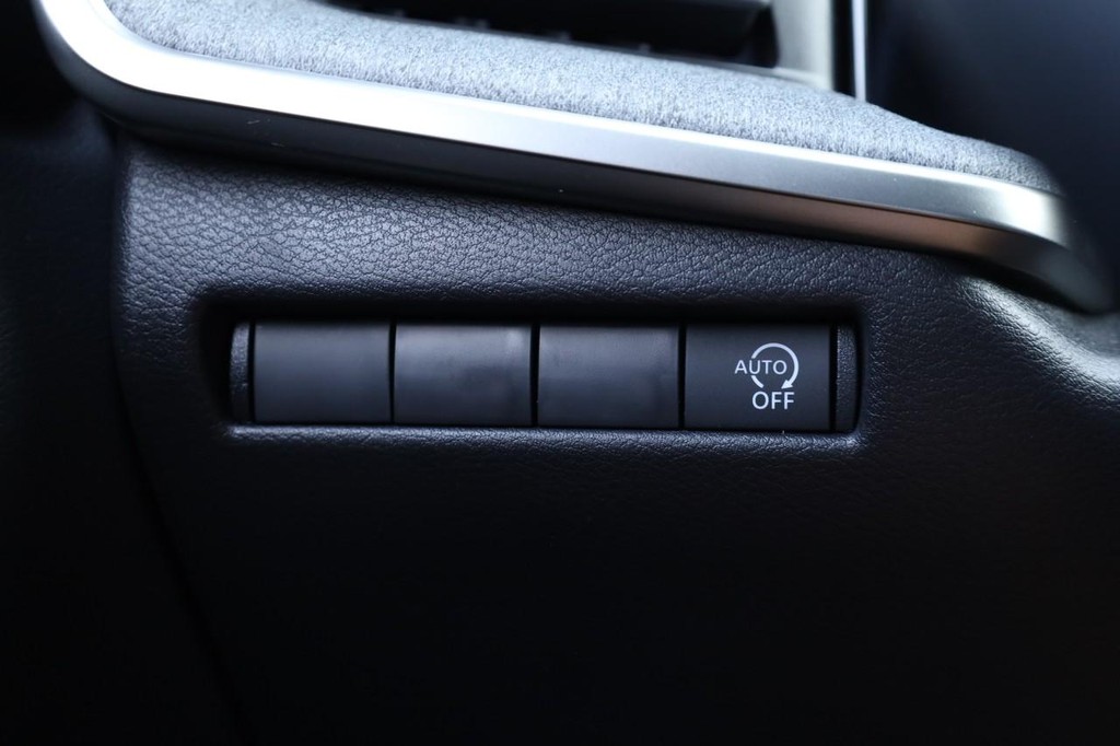 Nissan Kicks Vehicle Image 19