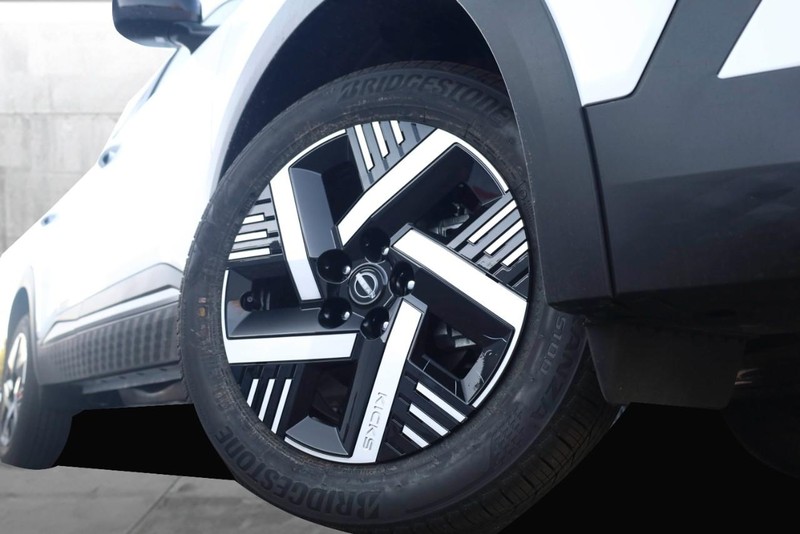 Nissan Kicks Vehicle Full-screen Gallery Image 3