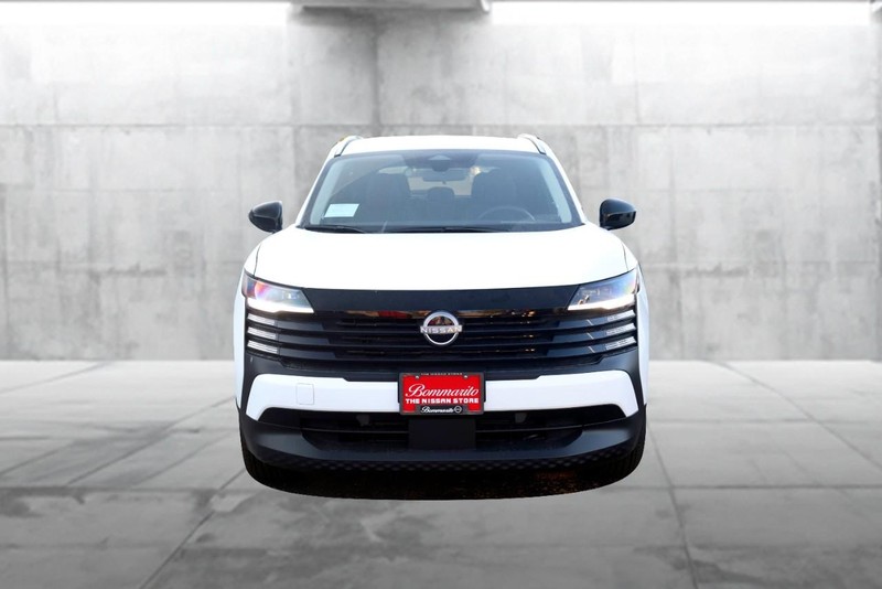 Nissan Kicks Vehicle Full-screen Gallery Image 4