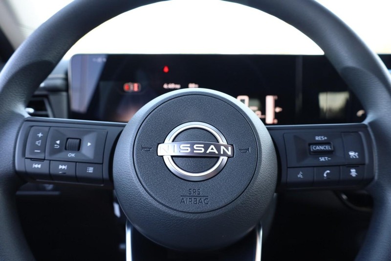 Nissan Kicks Vehicle Full-screen Gallery Image 9