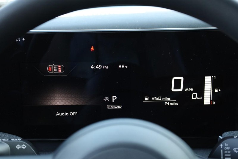 Nissan Kicks Vehicle Full-screen Gallery Image 10