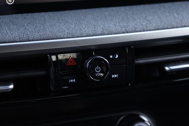 Nissan Kicks Vehicle Full-screen Gallery Image 13