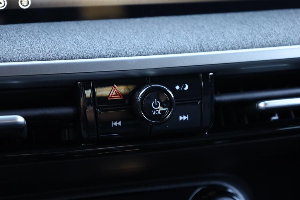 Nissan Kicks Vehicle Image 13