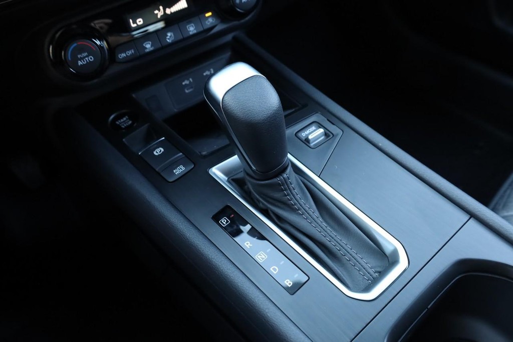 Nissan Kicks Vehicle Image 16