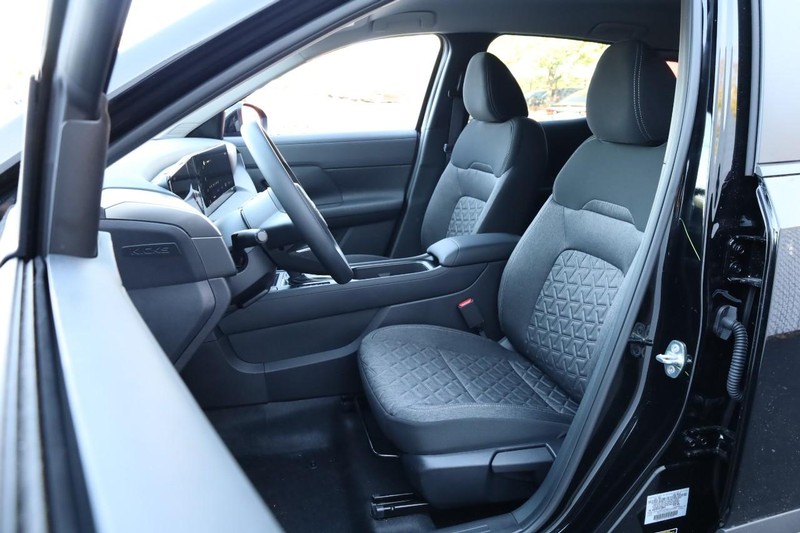 Nissan Kicks Vehicle Full-screen Gallery Image 8