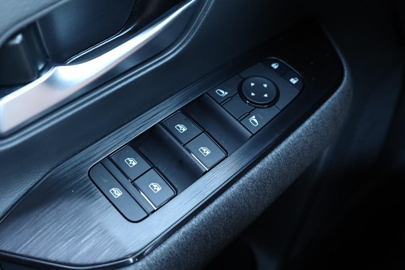 Nissan Kicks Vehicle Full-screen Gallery Image 18