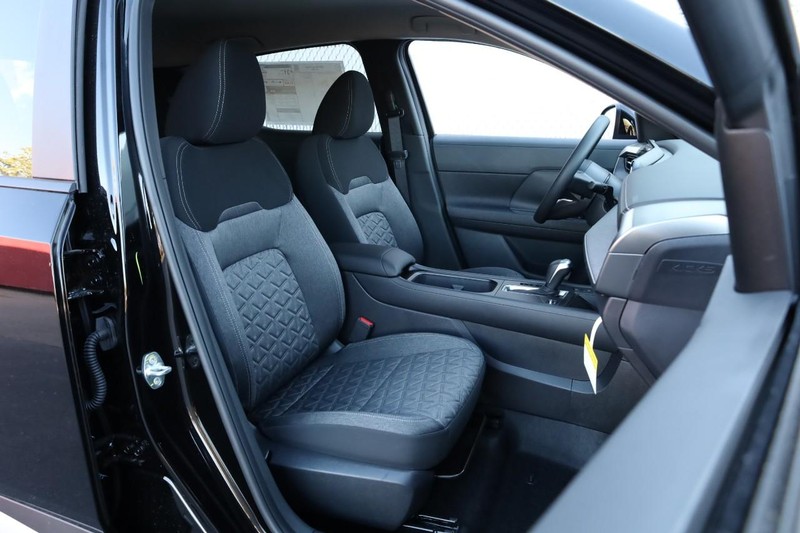 Nissan Kicks Vehicle Full-screen Gallery Image 24