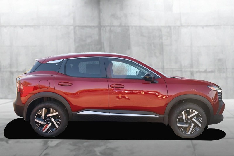 Nissan Kicks Vehicle Full-screen Gallery Image 5