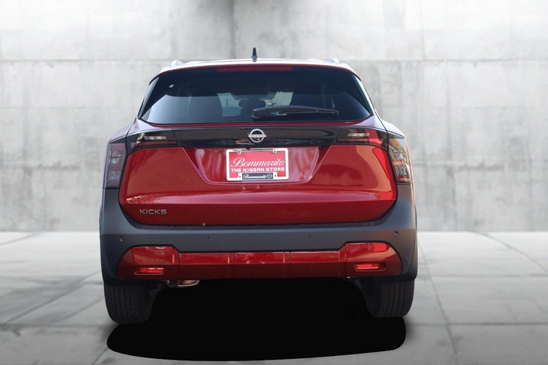 Nissan Kicks Vehicle Full-screen Gallery Image 6