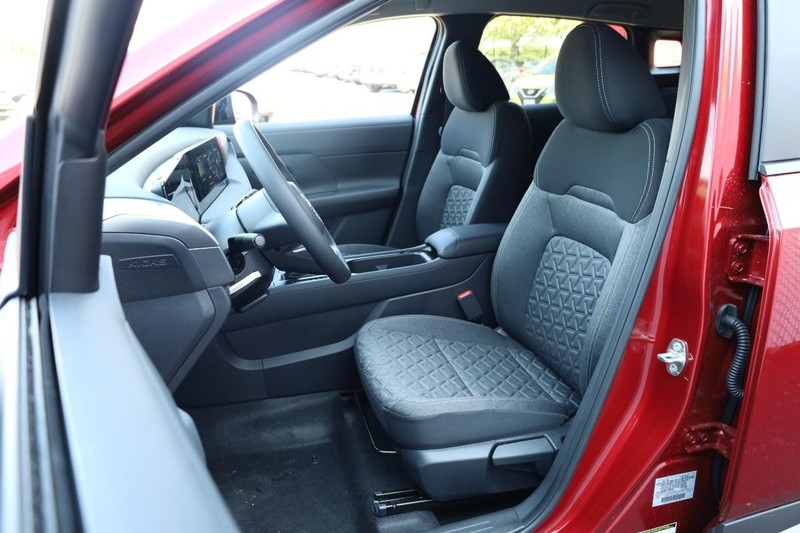 Nissan Kicks Vehicle Full-screen Gallery Image 8