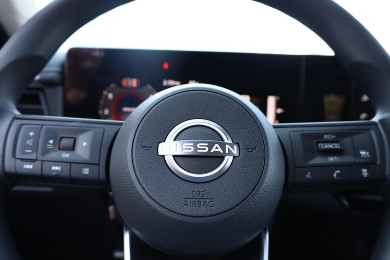 Nissan Kicks Vehicle Full-screen Gallery Image 9