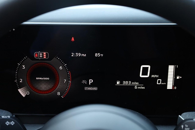 Nissan Kicks Vehicle Full-screen Gallery Image 10