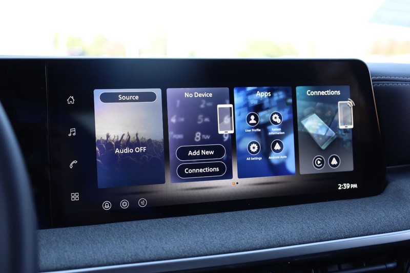 Nissan Kicks Vehicle Full-screen Gallery Image 11