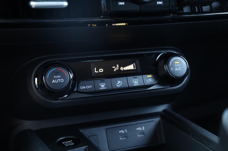 Nissan Kicks Vehicle Full-screen Gallery Image 14