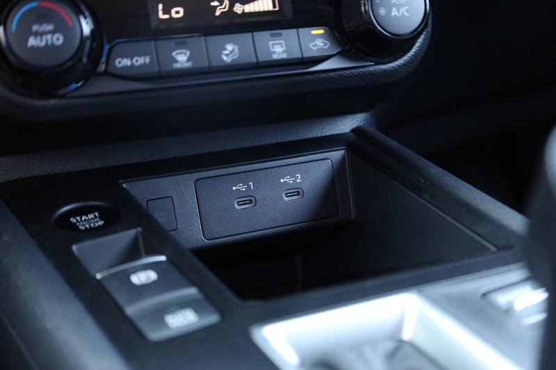 Nissan Kicks Vehicle Full-screen Gallery Image 15