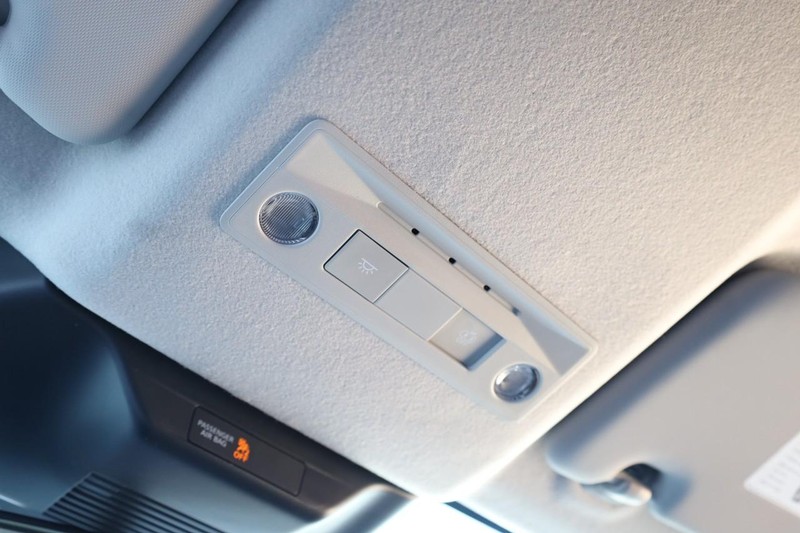 Nissan Kicks Vehicle Full-screen Gallery Image 17