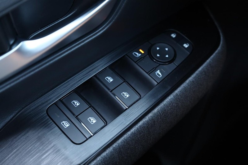 Nissan Kicks Vehicle Full-screen Gallery Image 18