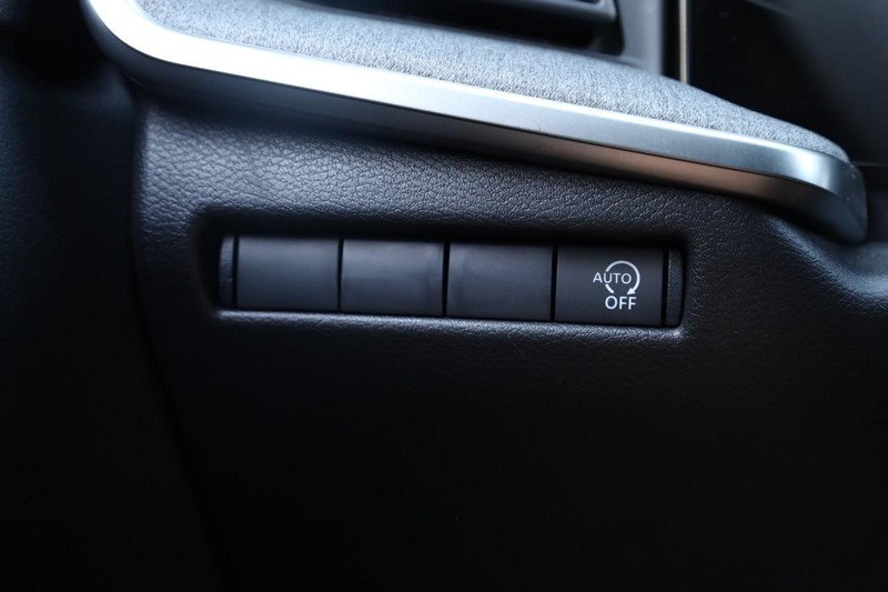 Nissan Kicks Vehicle Full-screen Gallery Image 19