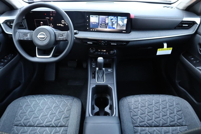 Nissan Kicks Vehicle Full-screen Gallery Image 22