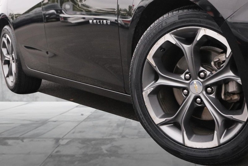 Chevrolet Malibu Vehicle Full-screen Gallery Image 03