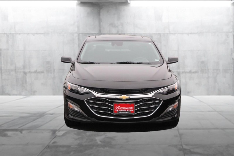 Chevrolet Malibu Vehicle Full-screen Gallery Image 04