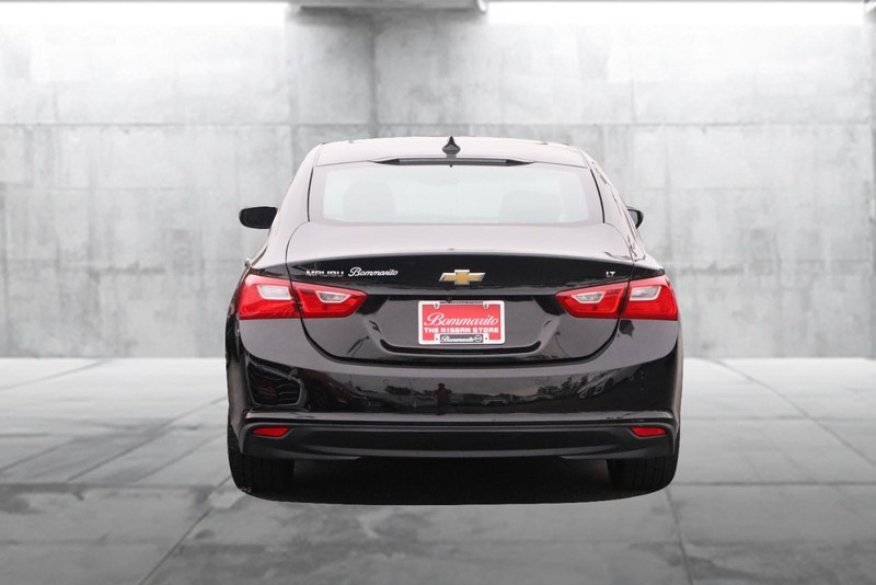 Chevrolet Malibu Vehicle Full-screen Gallery Image 06