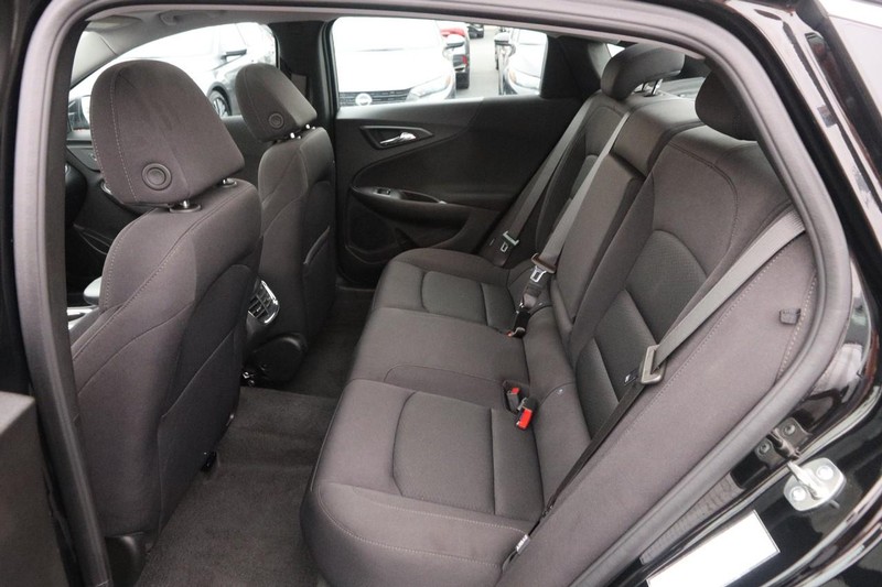 Chevrolet Malibu Vehicle Full-screen Gallery Image 10