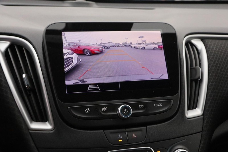 Chevrolet Malibu Vehicle Full-screen Gallery Image 17