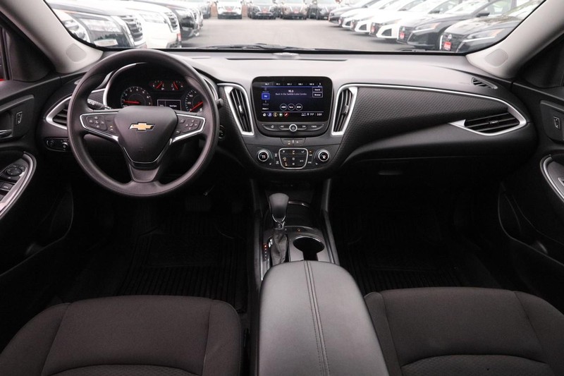 Chevrolet Malibu Vehicle Full-screen Gallery Image 20