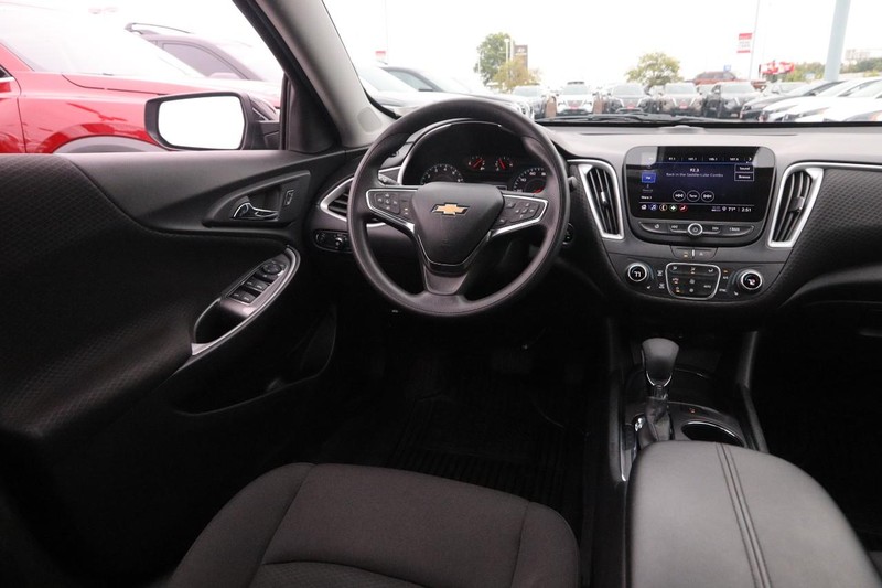 Chevrolet Malibu Vehicle Full-screen Gallery Image 21