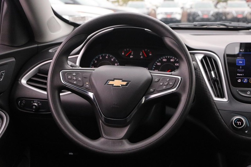 Chevrolet Malibu Vehicle Full-screen Gallery Image 22