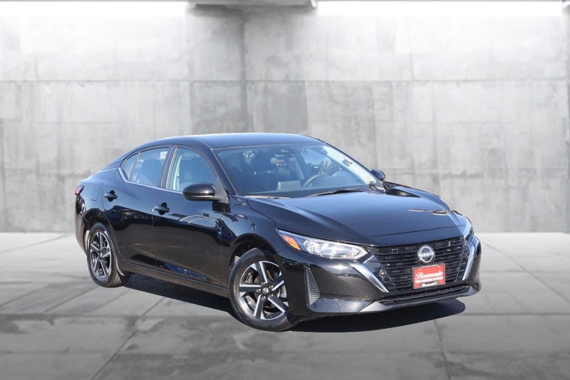 Nissan Sentra Vehicle Image 02