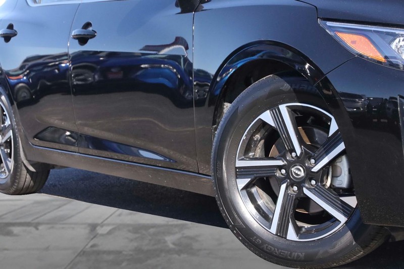 Nissan Sentra Vehicle Image 03