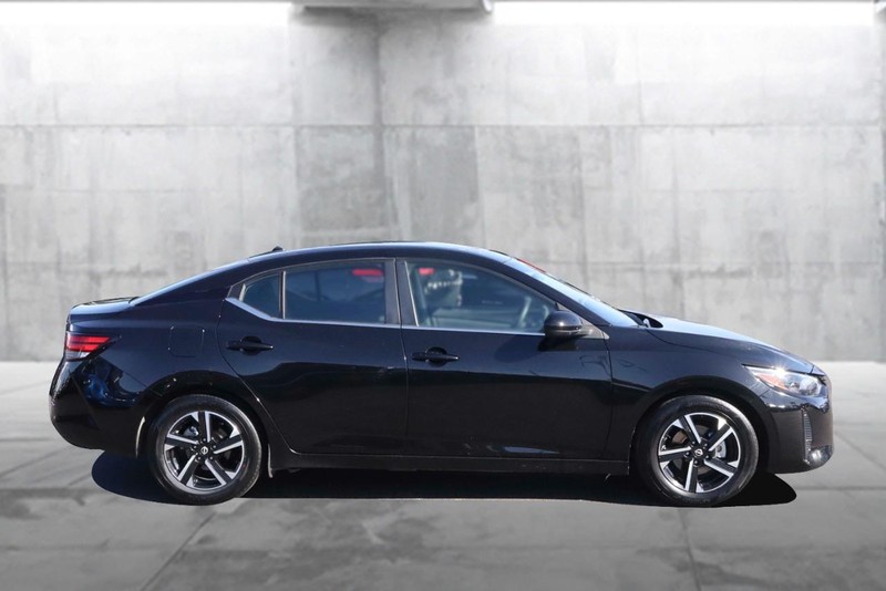 Nissan Sentra Vehicle Image 05