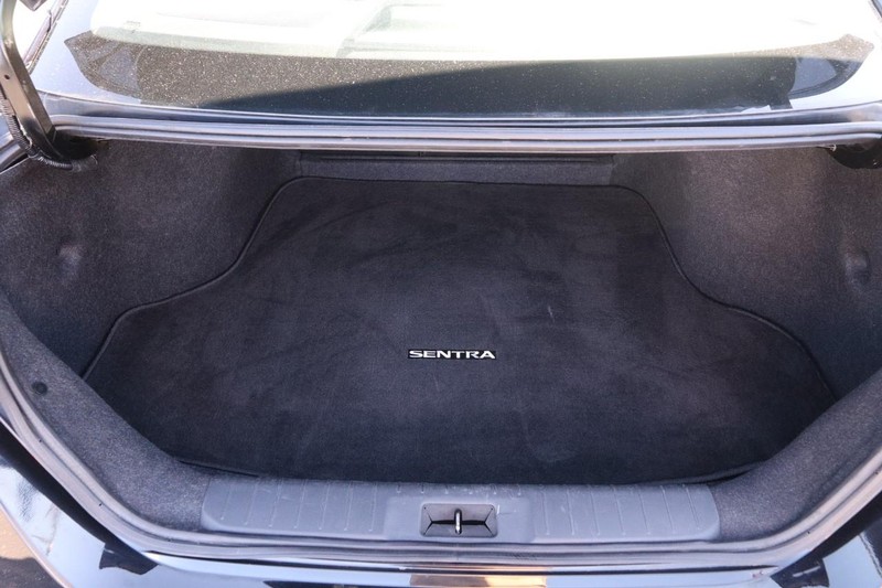 Nissan Sentra Vehicle Image 07
