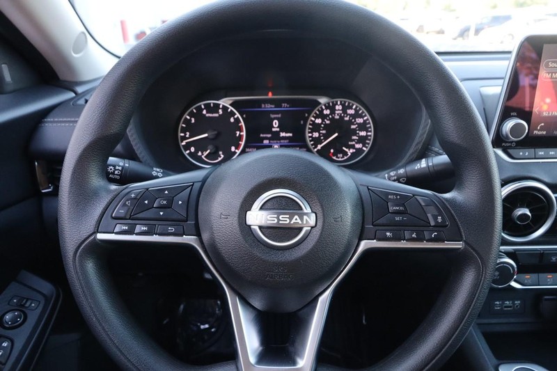 Nissan Sentra Vehicle Image 10