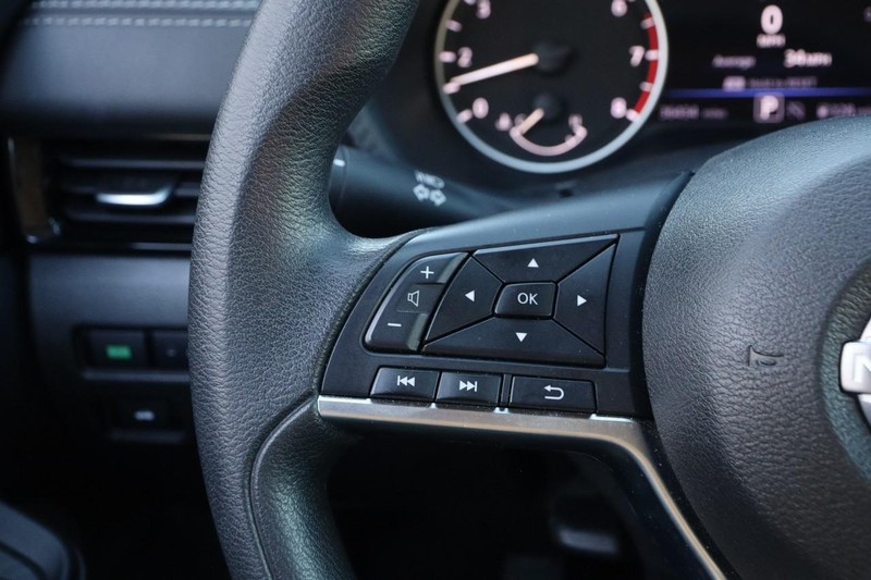 Nissan Sentra Vehicle Image 11