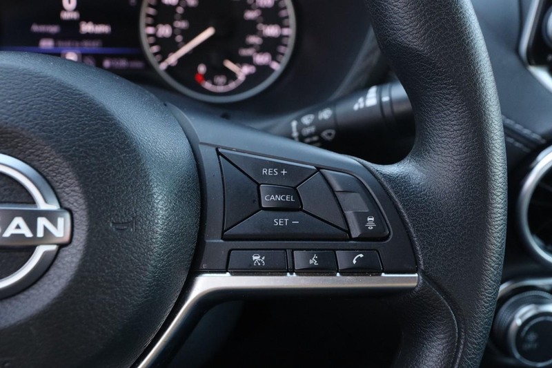 Nissan Sentra Vehicle Image 12