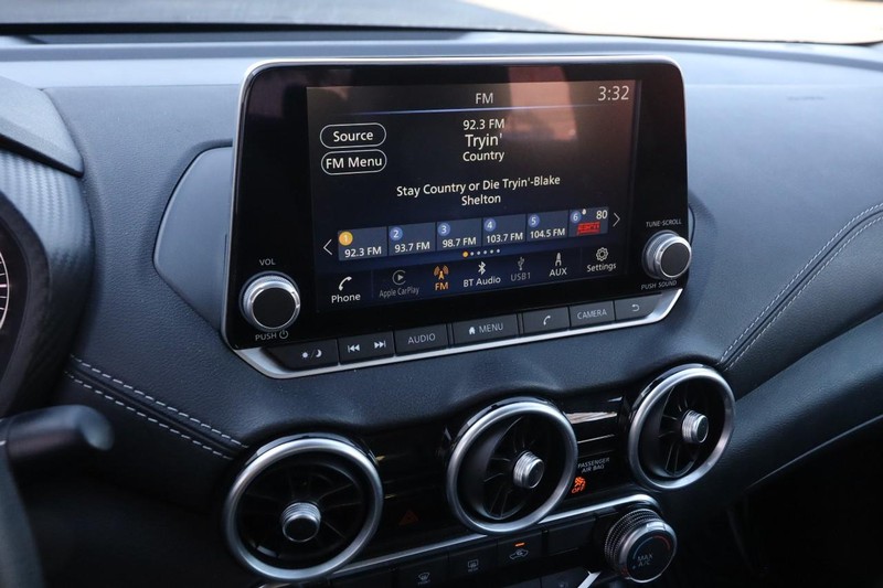 Nissan Sentra Vehicle Image 15