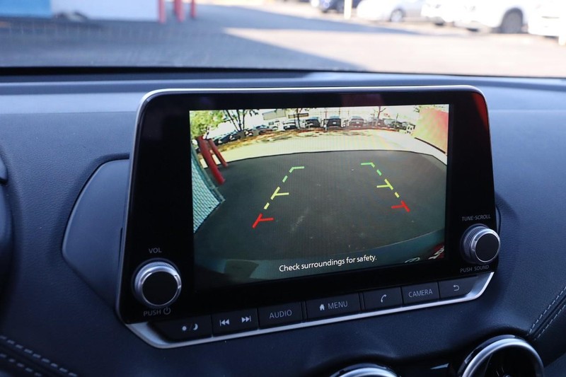 Nissan Sentra Vehicle Image 16