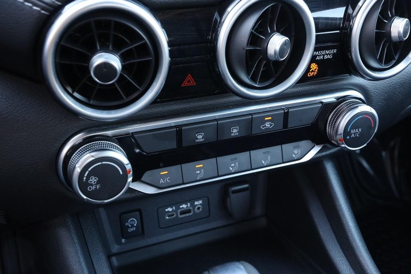 Nissan Sentra Vehicle Image 17