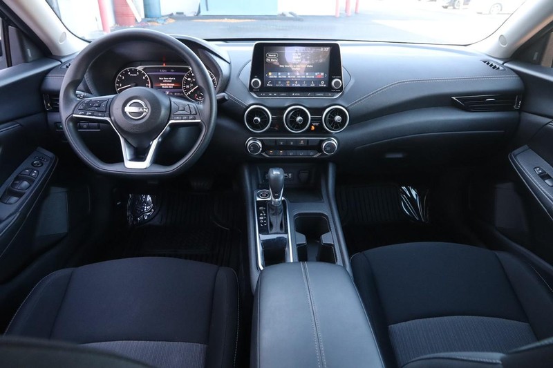 Nissan Sentra Vehicle Image 19