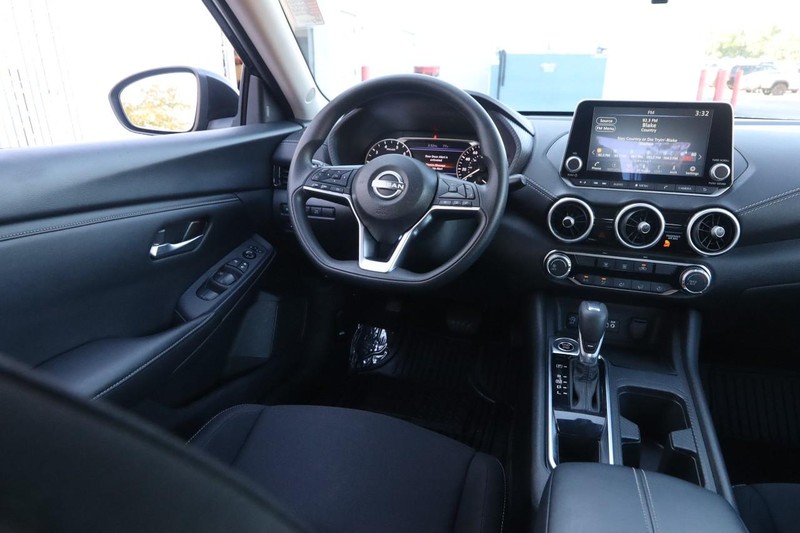 Nissan Sentra Vehicle Image 20