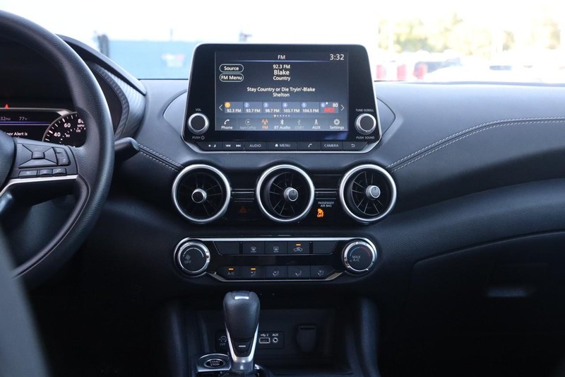 Nissan Sentra Vehicle Image 22